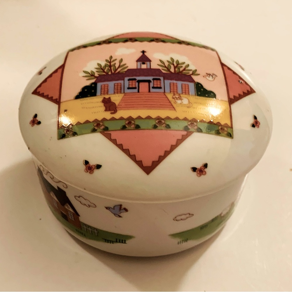 Studio Nova Country Town Trinket Jewelry Treat Porcelain Box 4" X 4"